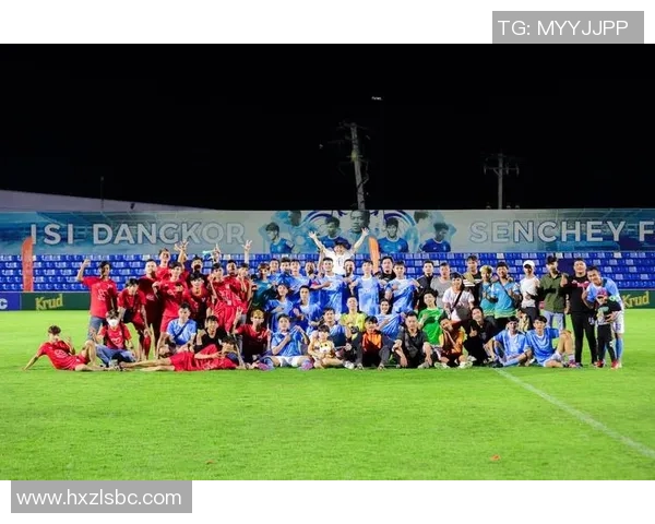 美式足球比赛的魅力与战术解析让你领略运动的激情与团队合作精神